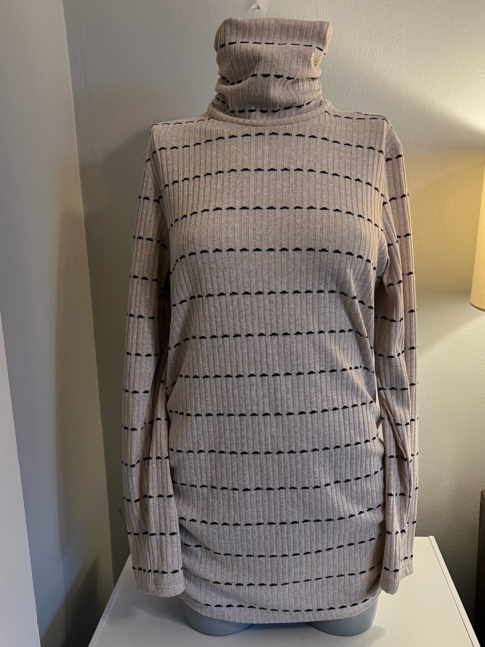 ✨ ISLE by Melis Kozan Beige Ribbed Ruched Turtleneck Top L